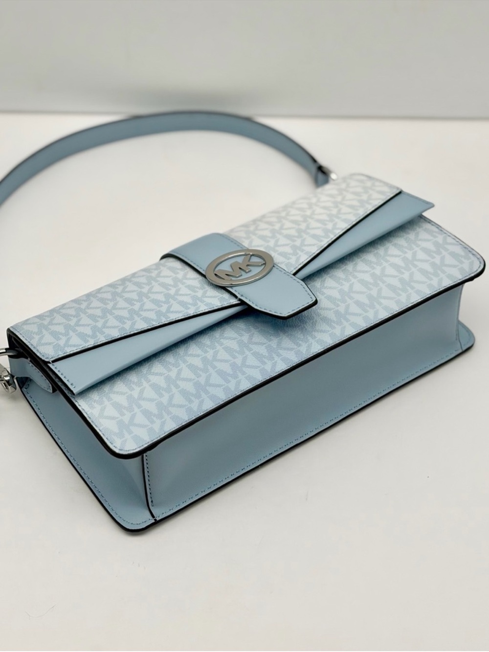 MICHAEL KORS Greenwich
Medium Signature Logo Ombré Shoulder
Bag Crossbody - Picture 7 of 12